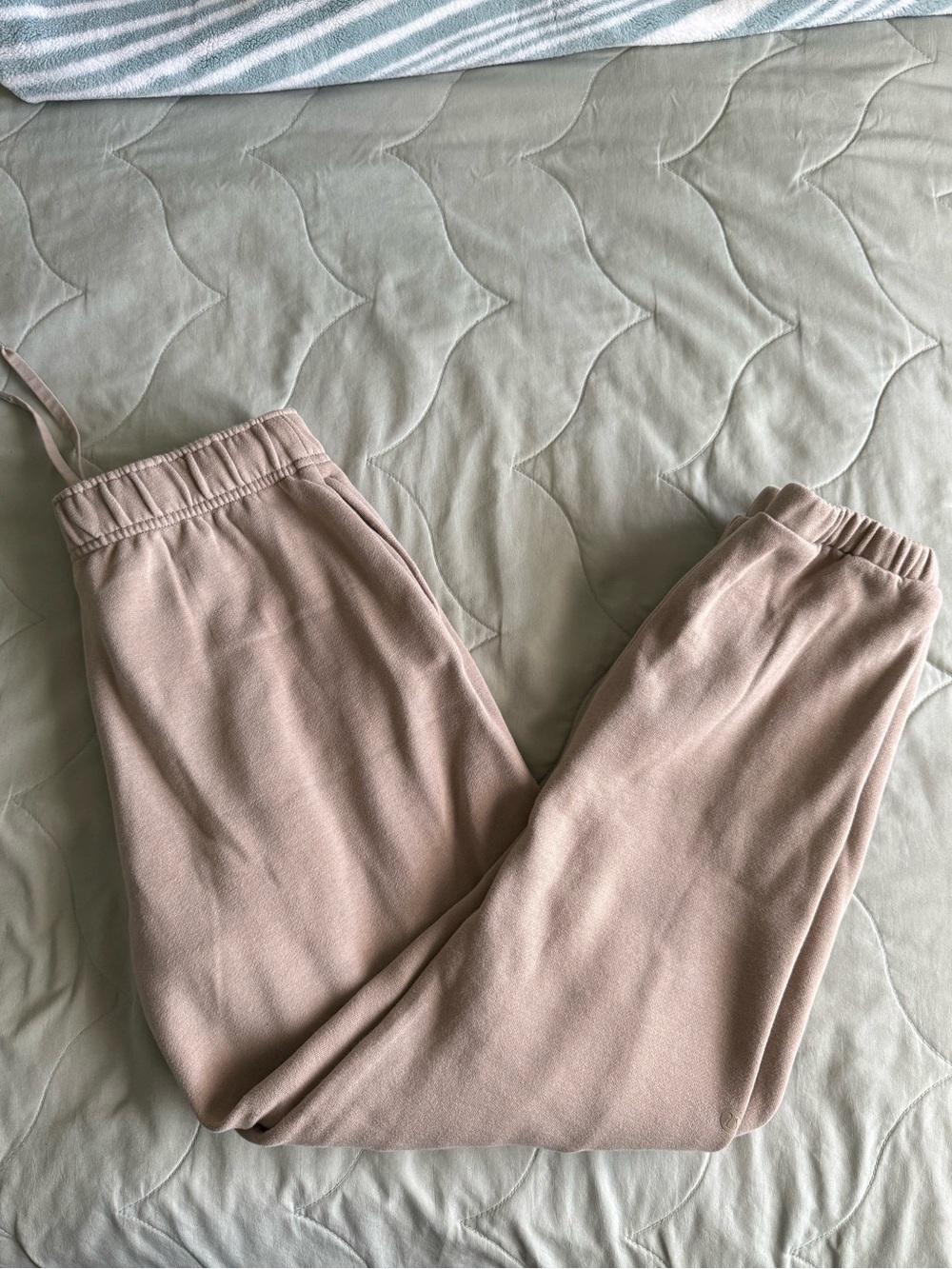 Lululemon Scuba Mid-Rise Oversized Jogger- Sheer Oak